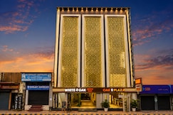 Hotel Oak Plaza Near Connaught Place & NDLS Station, Delhi