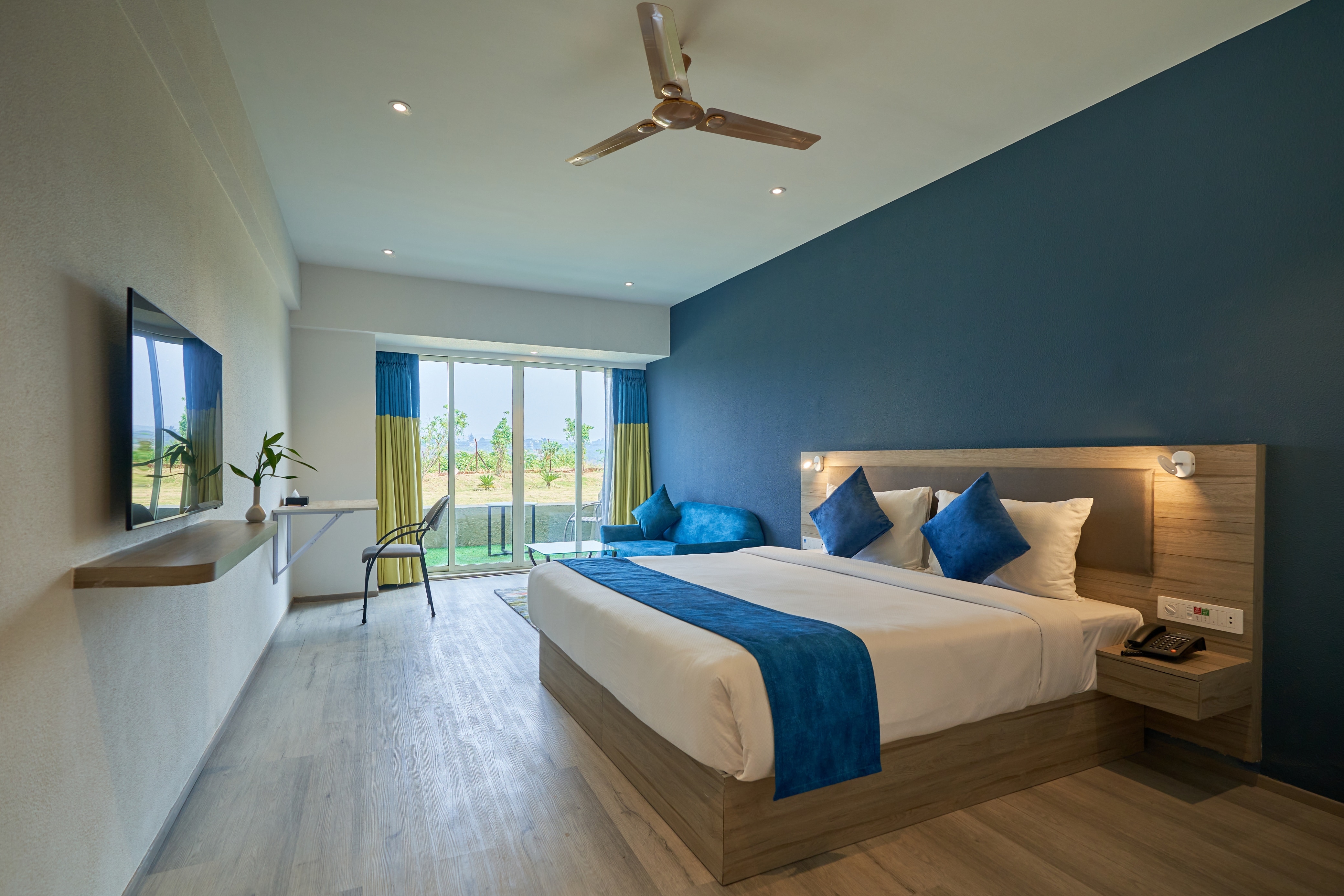 Premium Valley view room with Balcony 1
