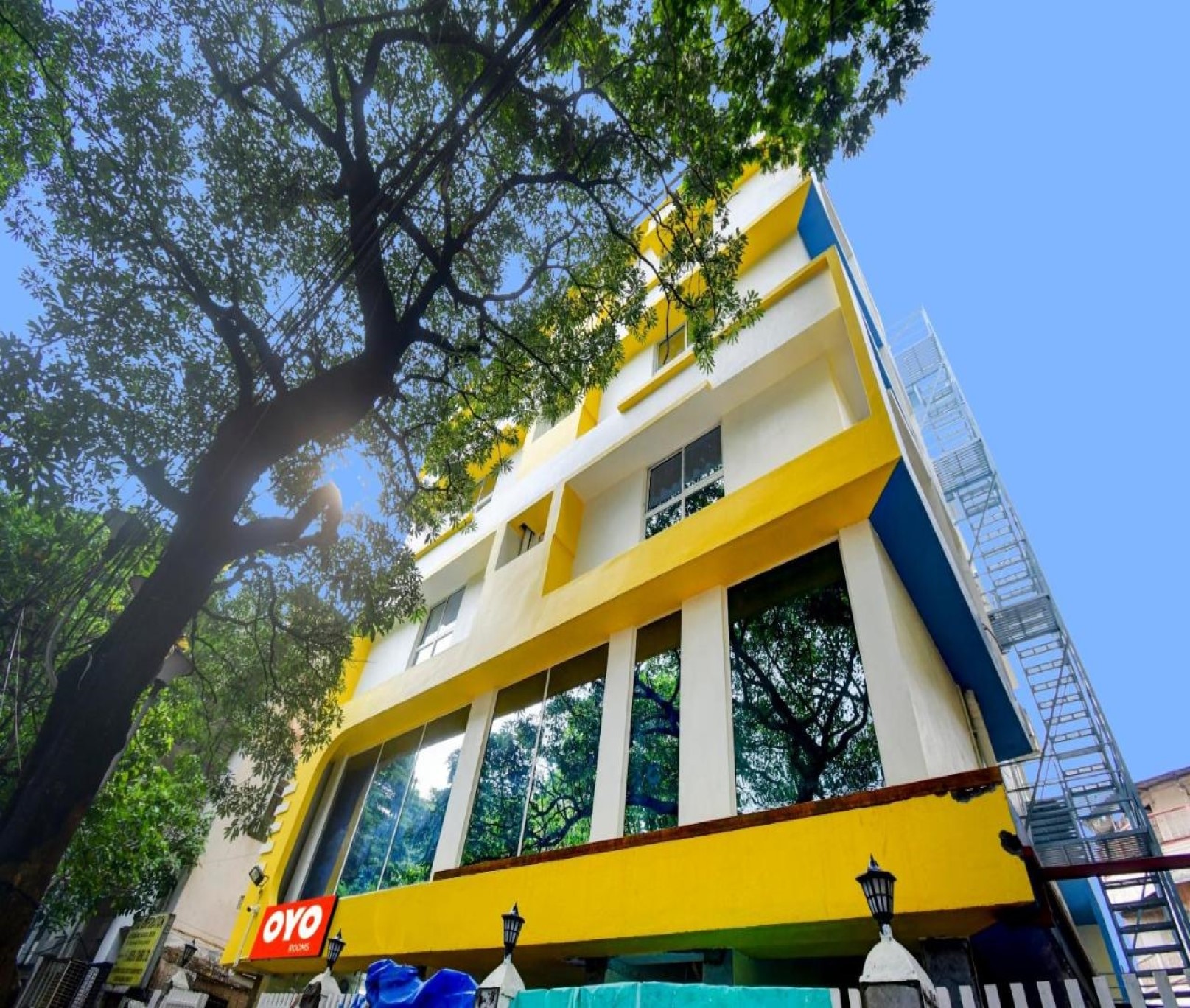Hotel Hilon - Tap to explore photos