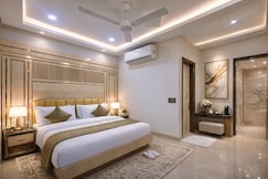 New Frontier - Front of Old Delhi Railway Station, Delhi