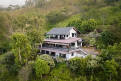 Garfield Villa by TONIK, Ella