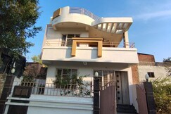 Tiny Residence with a small backyard Jacuzzi Pool, Kanpur