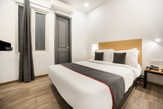 Super Townhouse Dilshad Garden Near Dilshad Garden Metro Station
