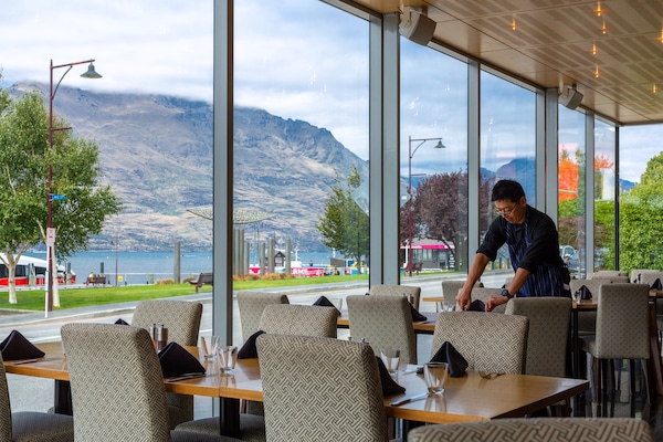 Crowne Plaza Hotel Queenstown - Tap to explore photos