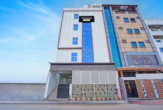Townhouse Vikas Nagar Lucknow Formerly Wave BLU