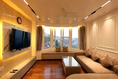 PRAVI VILLA luxurious Attic 2BHK, Shimla