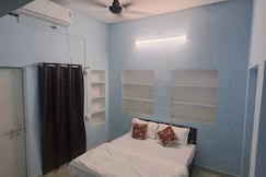 Paws and Petals Retreat, Varanasi