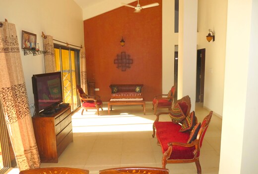 Spacious Luxurious Penthouse Apartment Sleeps 7 & WiFi