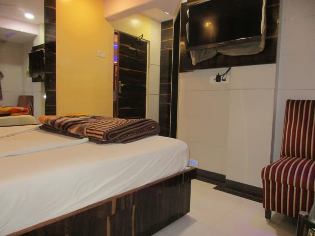 Pinaki Comfort stay Parel - Tap to explore photos