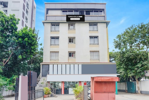 Townhouse Oak Gravity Inn