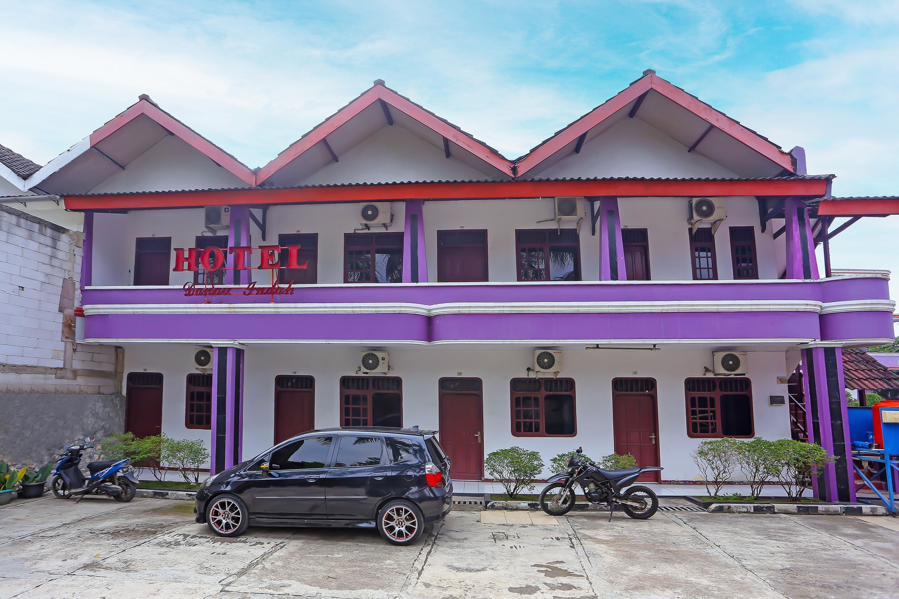 Super OYO 3978 Hotel Danau Indah - Tap to explore photos