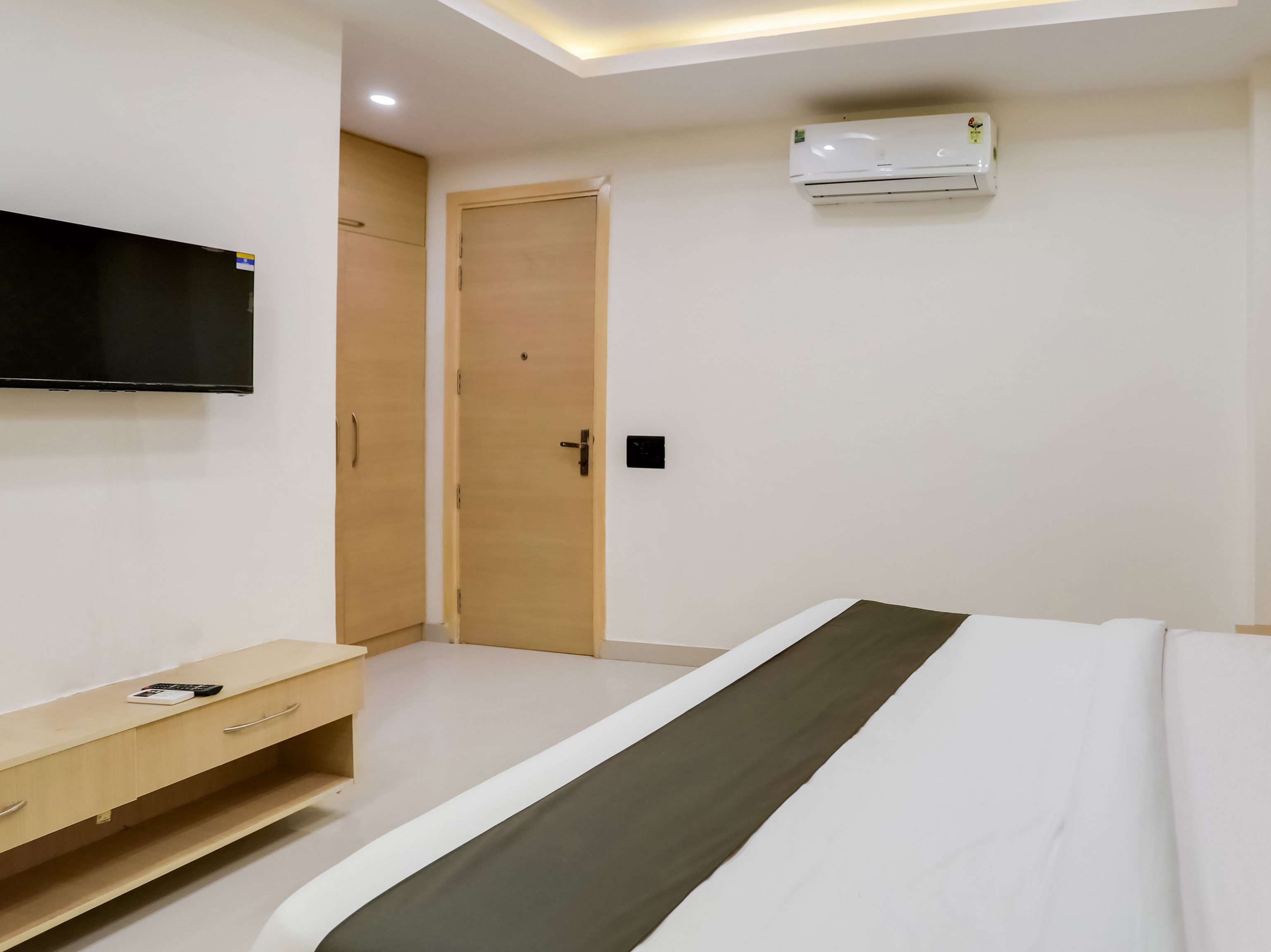 OYO 818360 Magnolia Corporate Stays - Tap to explore photos
