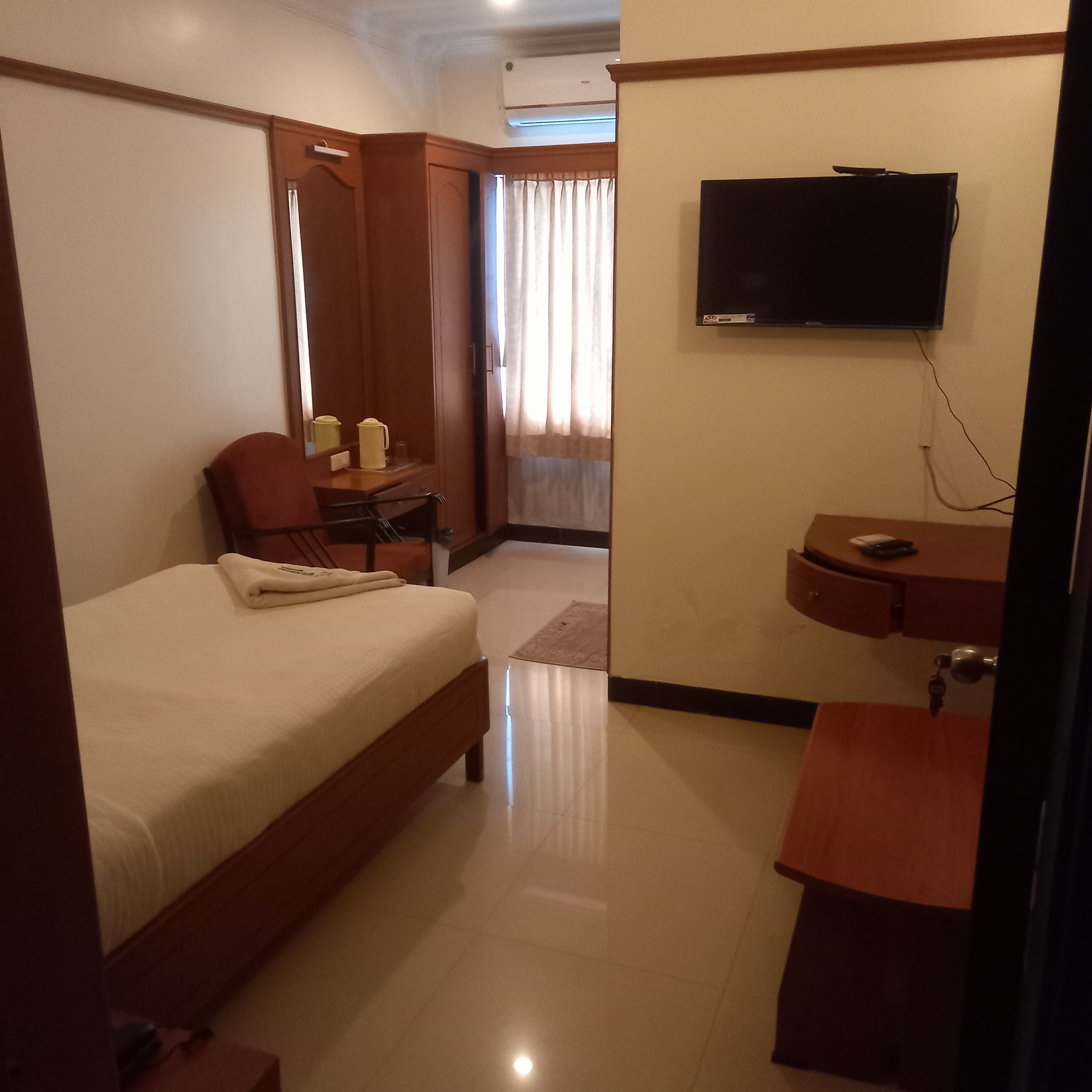 Hotel Sree Saravana Bhavan - Tap to explore photos