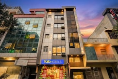 FabHotel Red Leaf Stay, Delhi