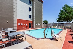 Holiday Inn Express Hotel & Suites Dallas Lewisville, Denton