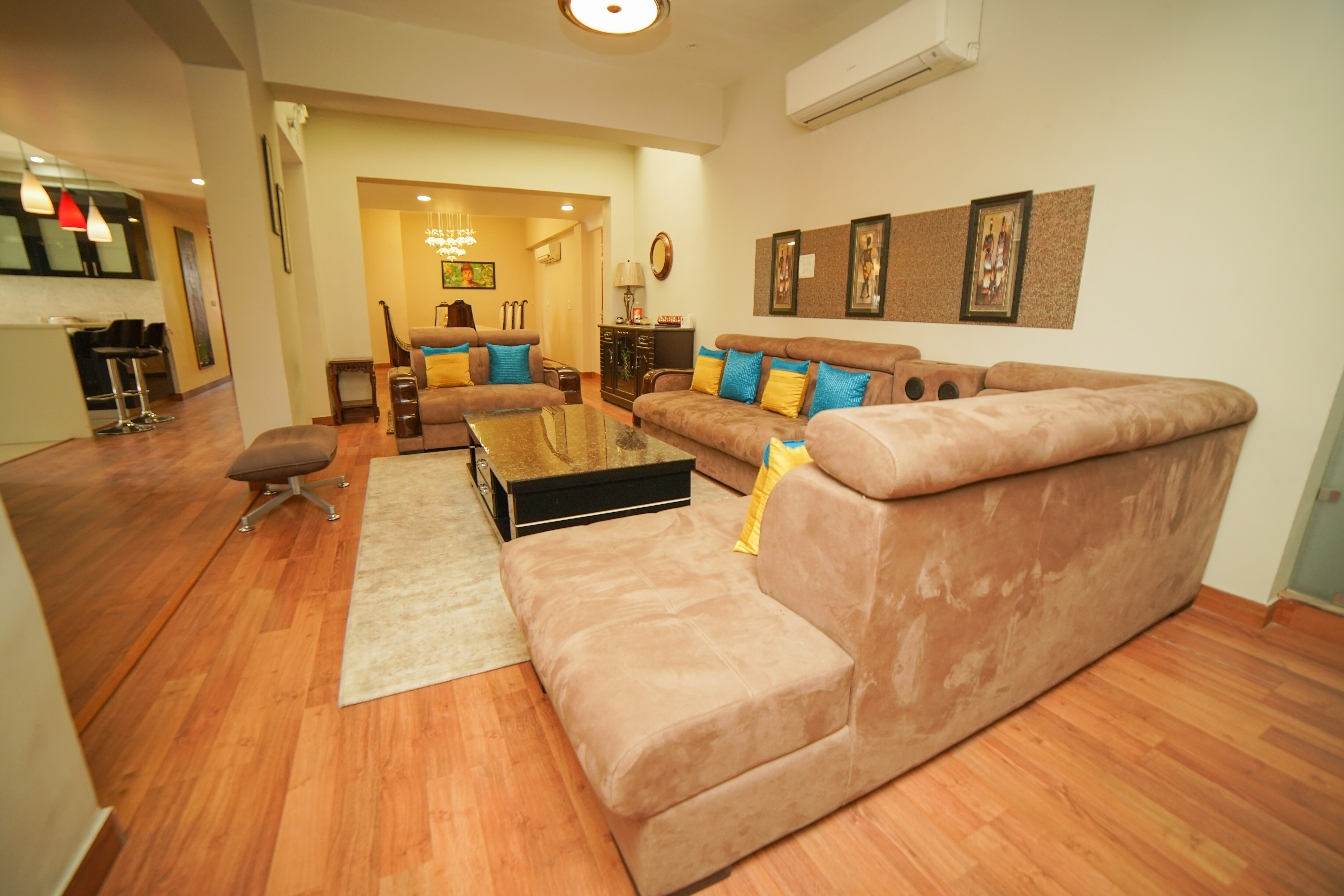 Luxury 3 Bedroom Apartment with Kitchen - Tap to explore photos
