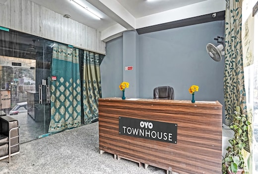 Signature Hotel Noida-62