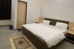 FabHotel Radhy Sham - Khatushyam temple 500 meters, Sikar