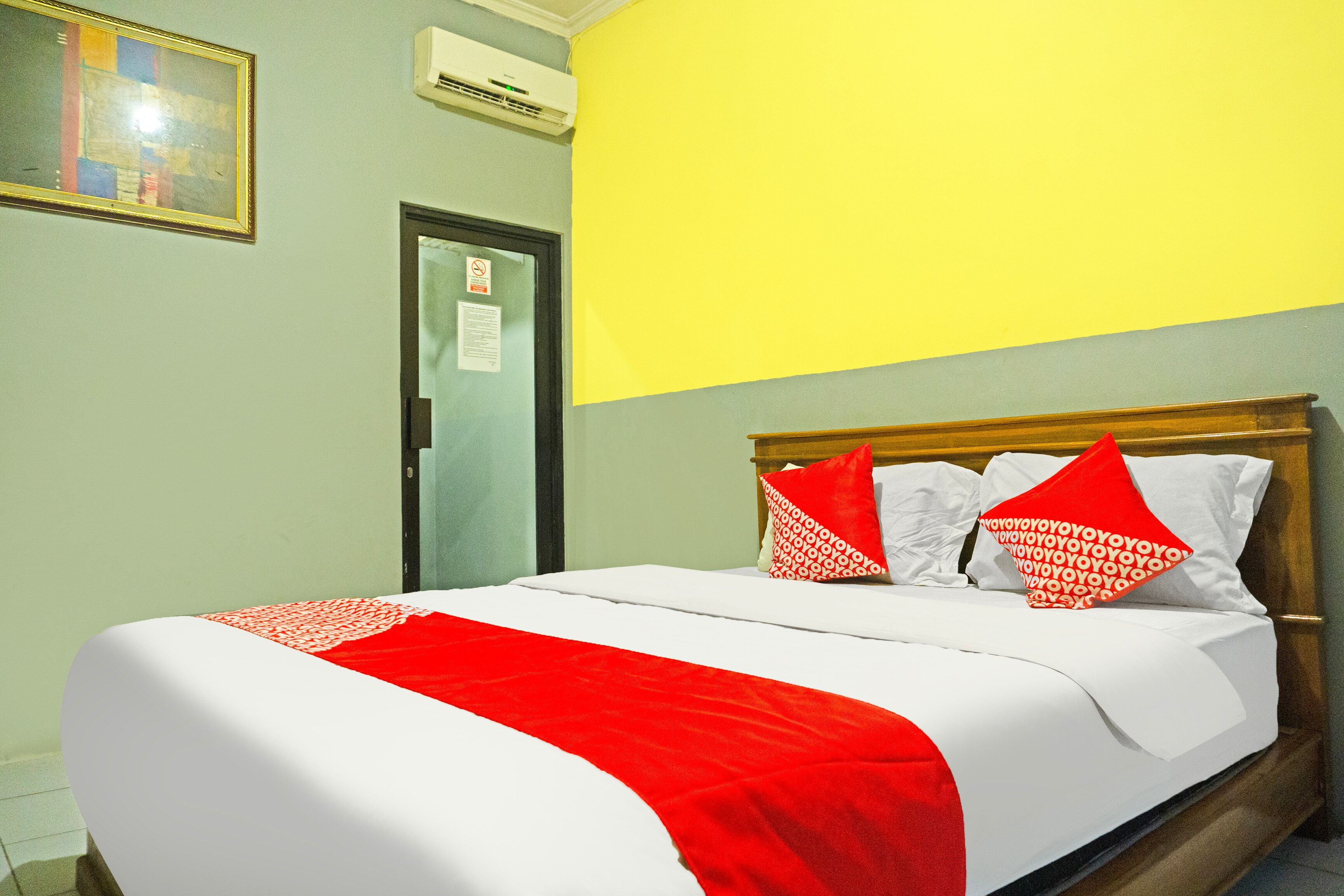 Hotel O Ilir Barar I Near Rumah Sakit Islam Siti Khadijah Formerly Maleo Hotel - Tap to explore photos