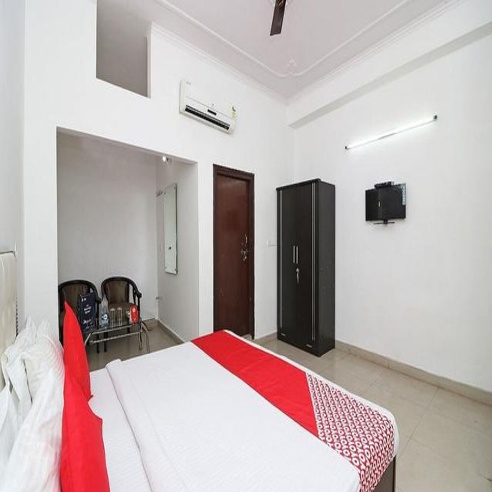 Krishna Guest House - Tap to explore photos