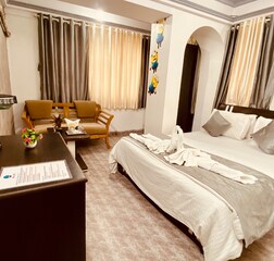 Deluxe AC Room (Double Bed)