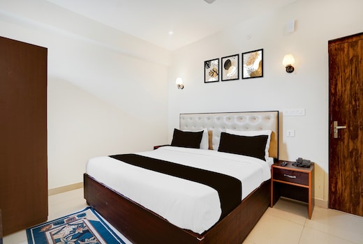 Super OYO 833835 Hotel Blue Stone