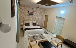 Deluxe Room 1