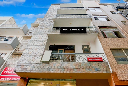 Super OYO Townhouse Anmol Residency
