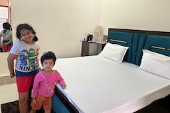 Kusum Stays, Ayodhya