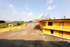 DWARKADHISH HOTEL PALSANA, Kamrej