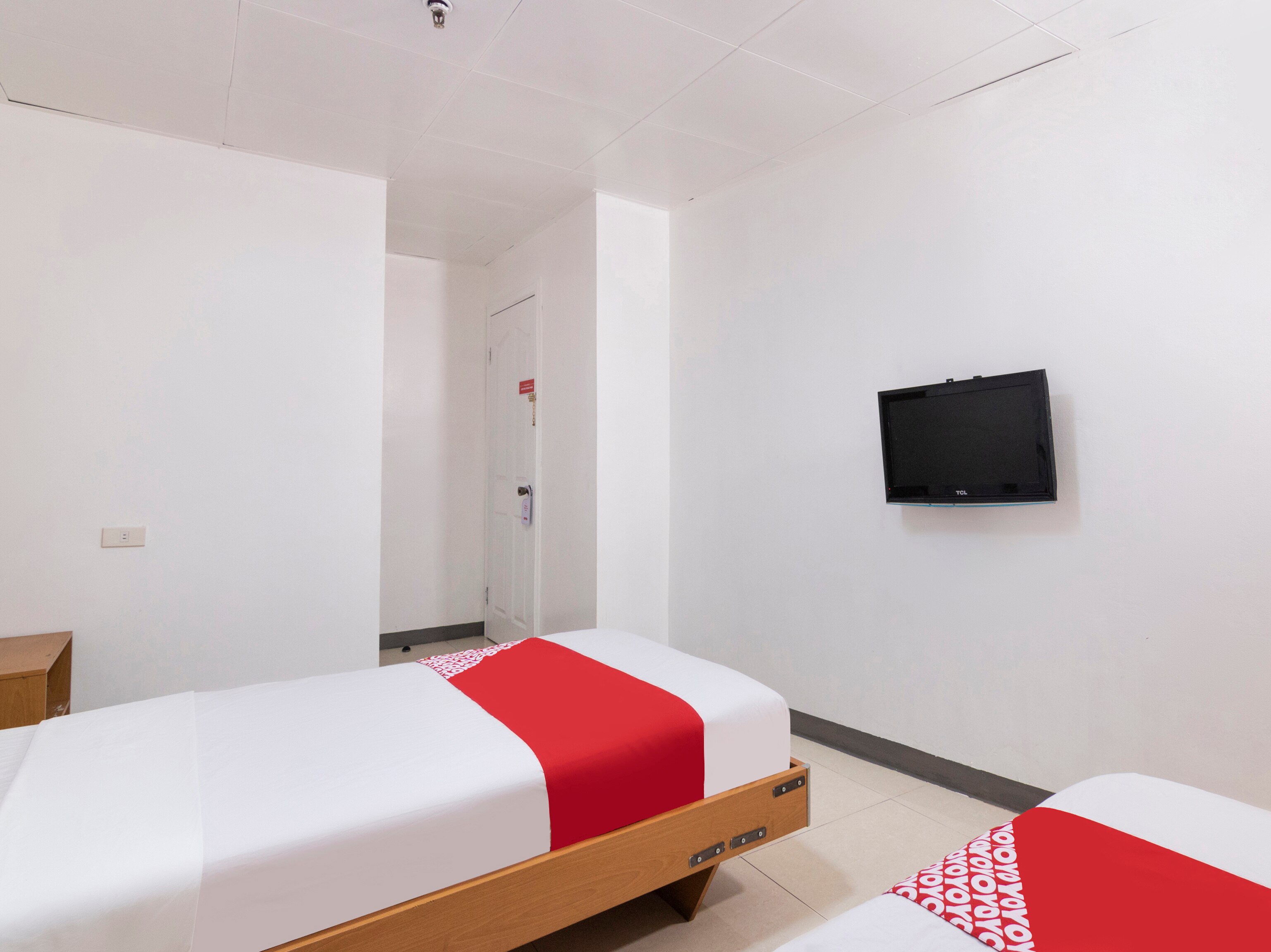 OYO 416 Lucky Hotel - Tap to explore photos
