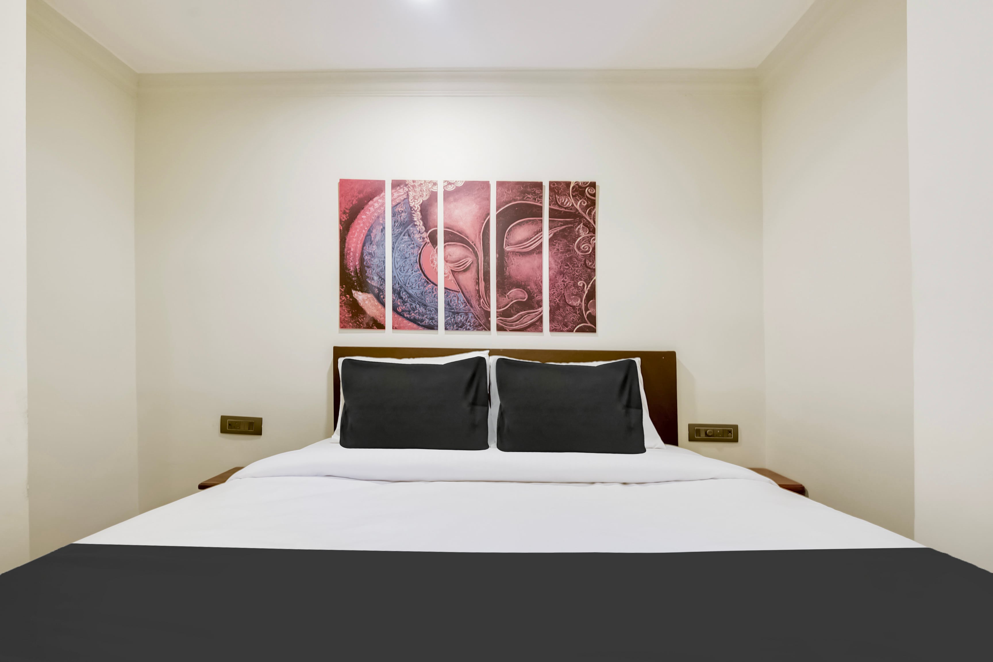 Super Hotel O Dabolim Near Goa International Airport - Tap to explore photos