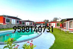 Romantic farmhouse, Manesar