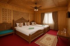 Floating shanghai group of houseboat, Srinagar