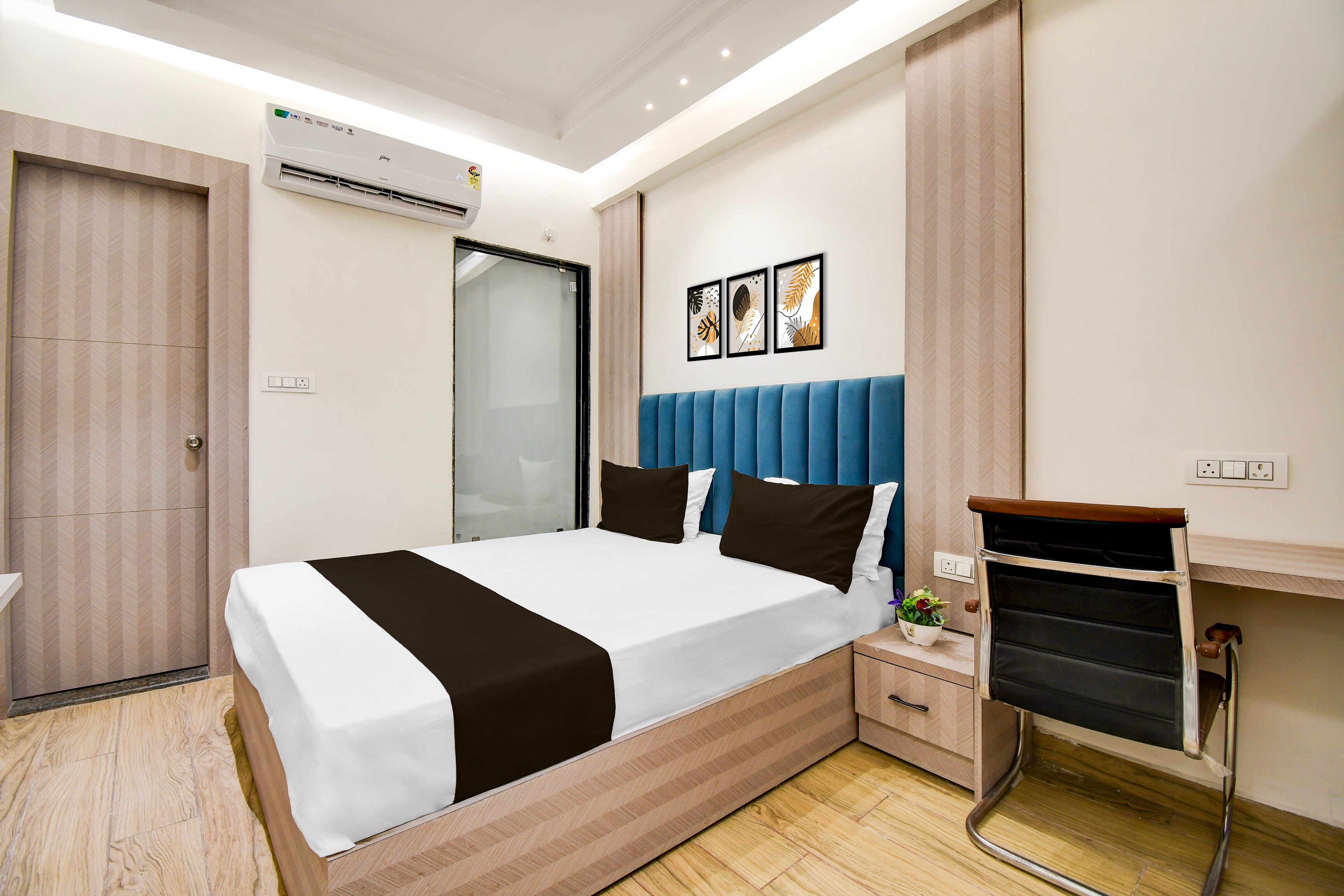 Super Townhouse Bairhana Road Prayagraj - Tap to explore photos