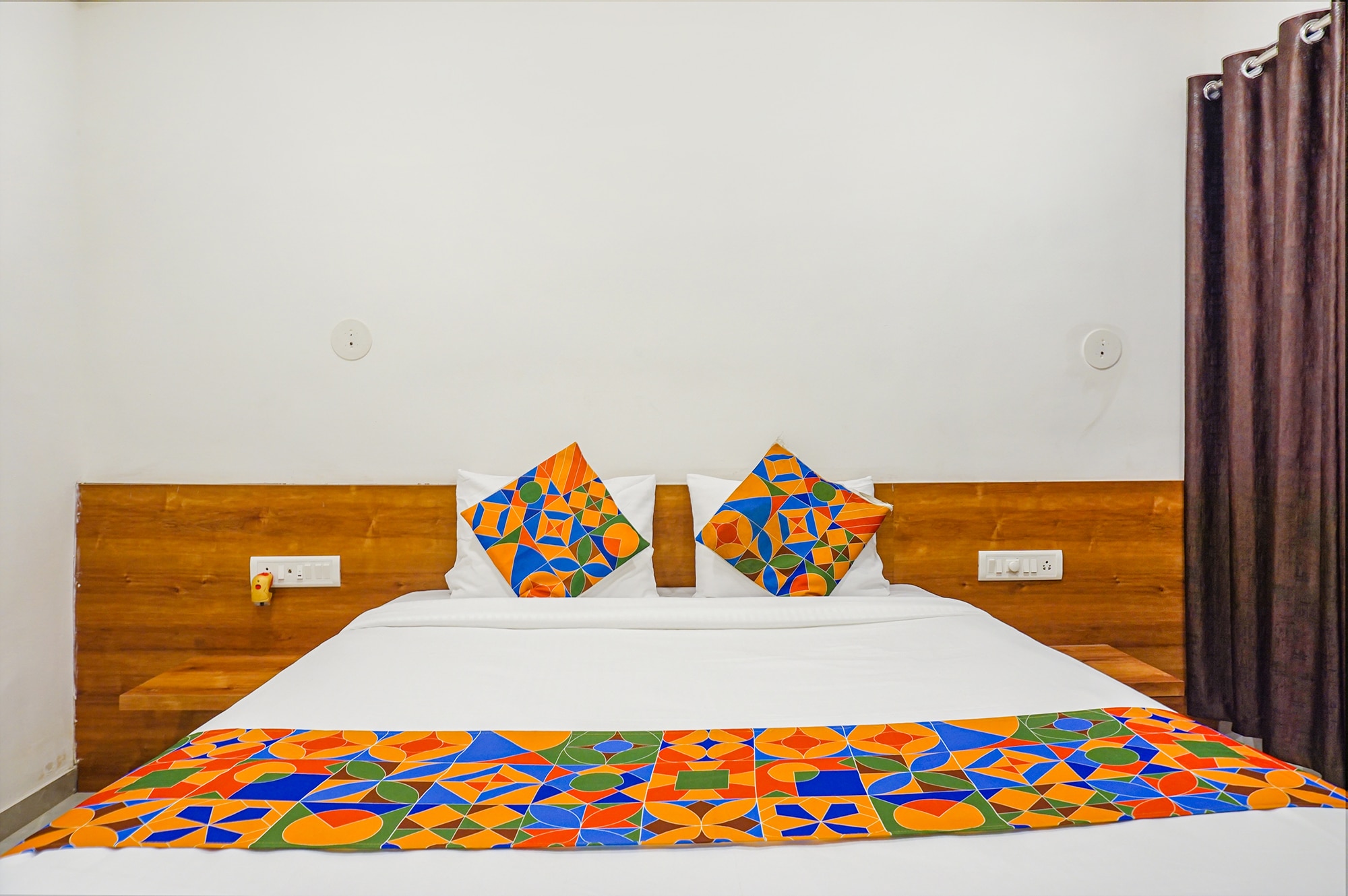 FabHotel Royal Palace Inn - Lal Mahal - Tap to explore photos