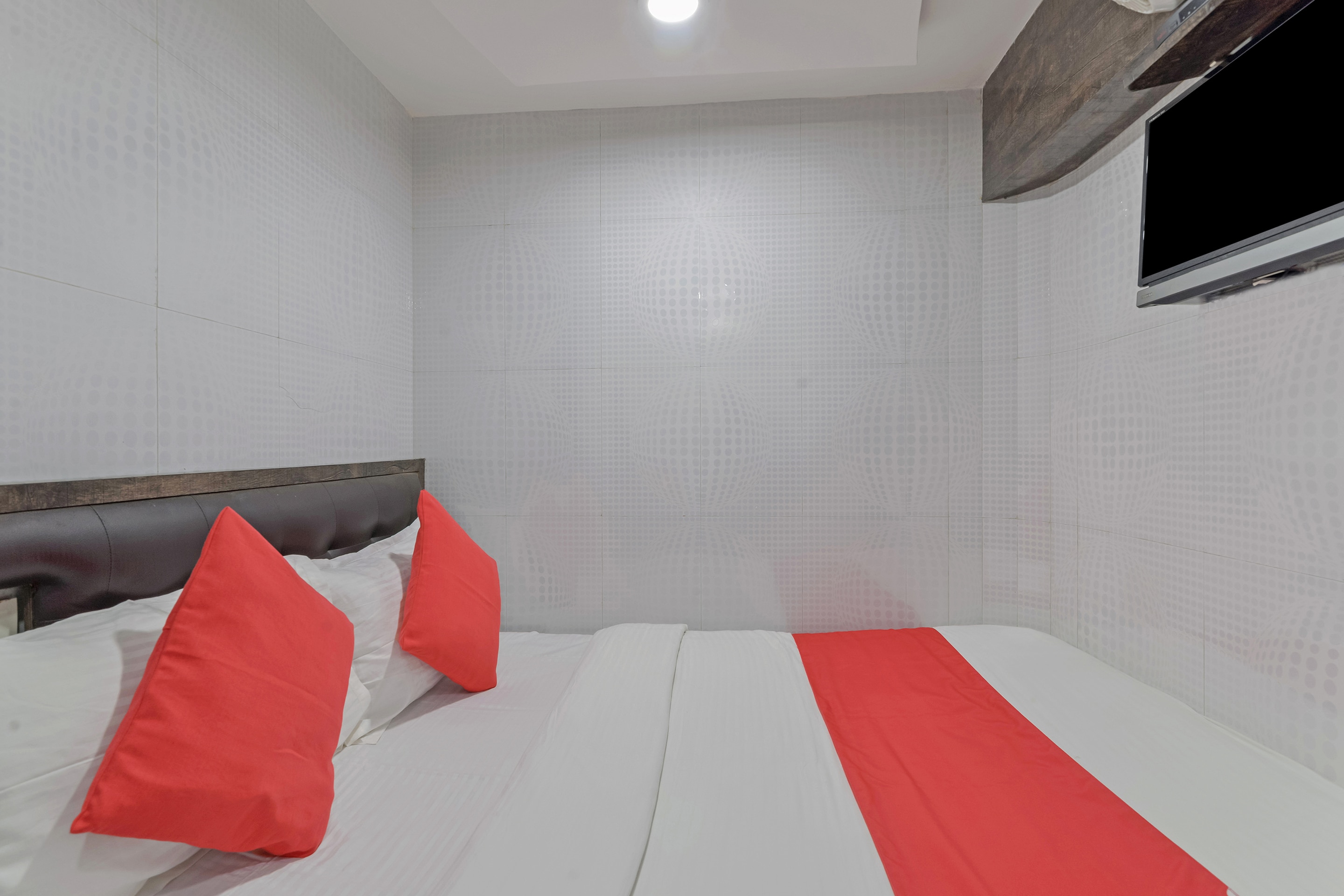 Hotel Paris Residency - Tap to explore photos