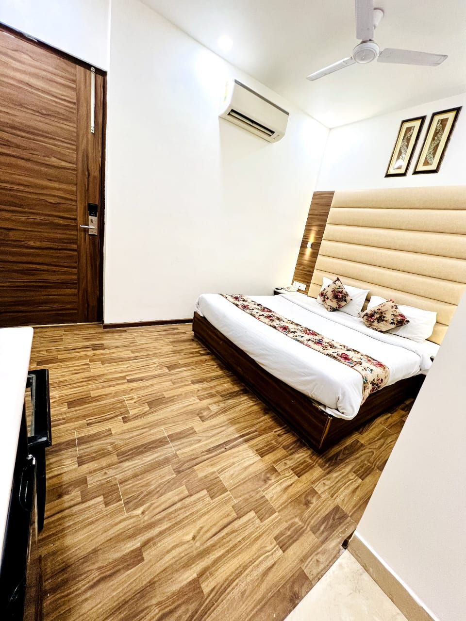 HOTEL YONIT INN - Tap to explore photos