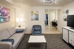 DoubleTree Suites by Hilton Detroit Downtown - Fort Shelby, Detroit