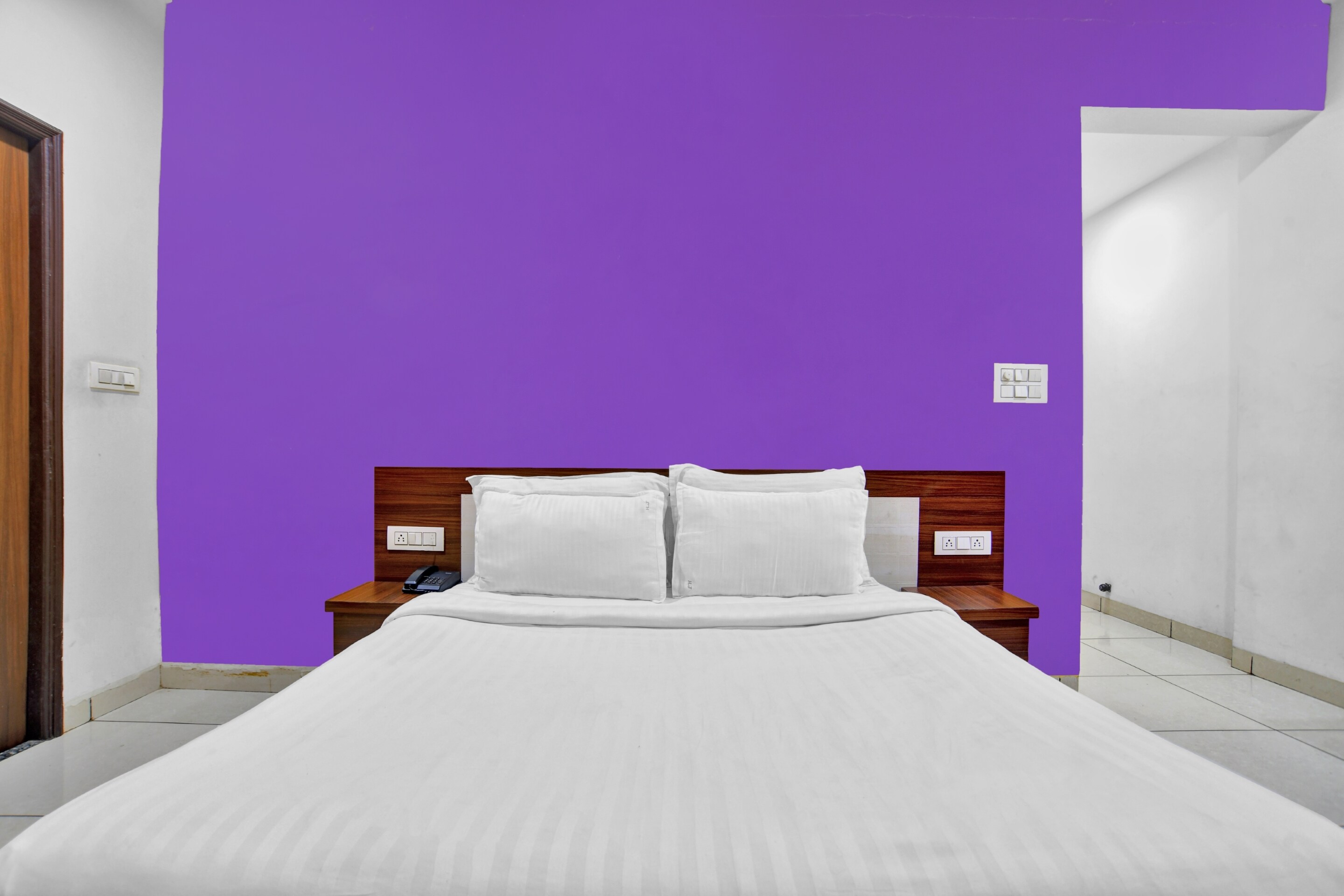 Collection O Jineshwari Hotel - Tap to explore photos