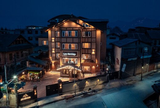 Hotel Lee Heritage (Central Heating & Air Conditioned)