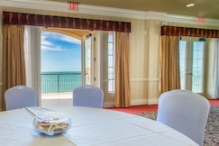 Holiday Inn Hotel & Suites Clearwater Beach, Pinellas