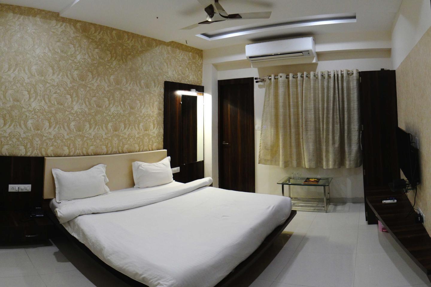 Hotel Kamad Giri - Tap to explore photos