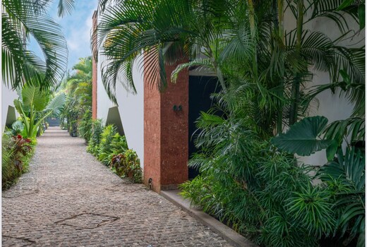 Villa Trompeta by Amorey Stays