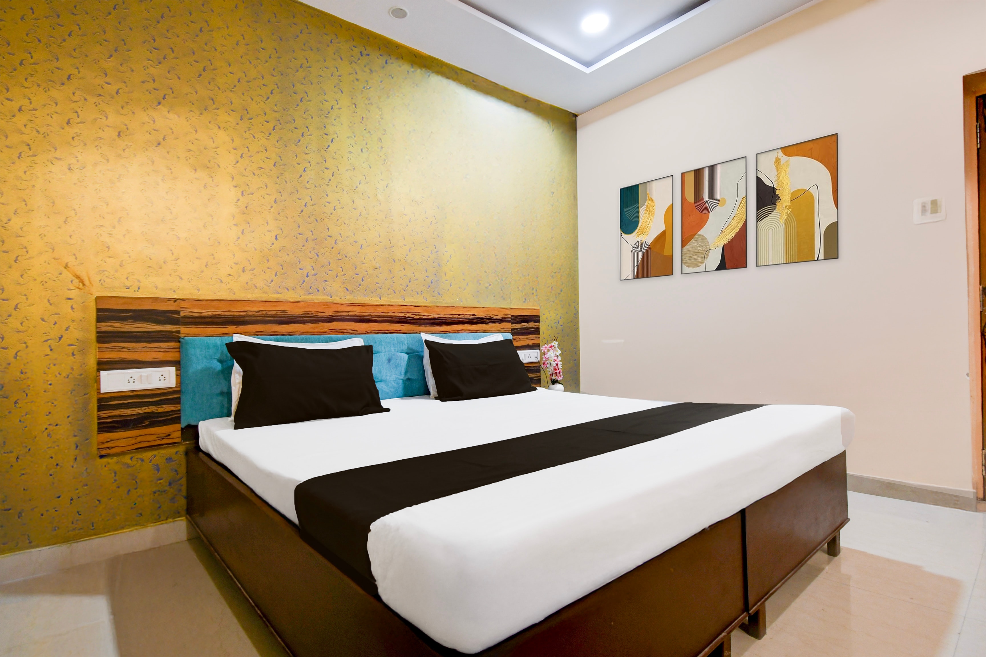 Hotel O The Grand Patliputra - Tap to explore photos
