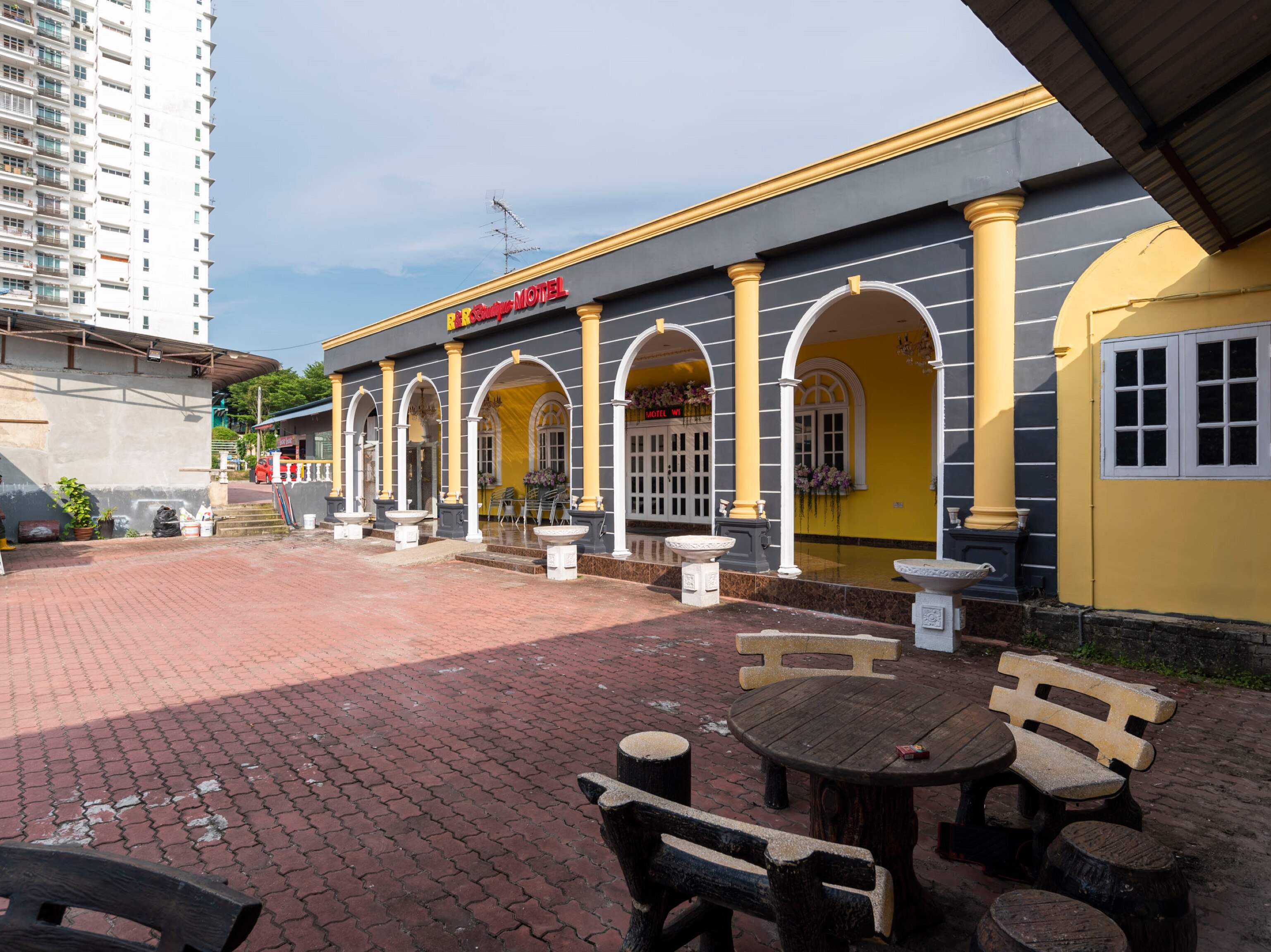 Oyo 1228 R R Motel Standard Johor Bahru At Inr 39 Off