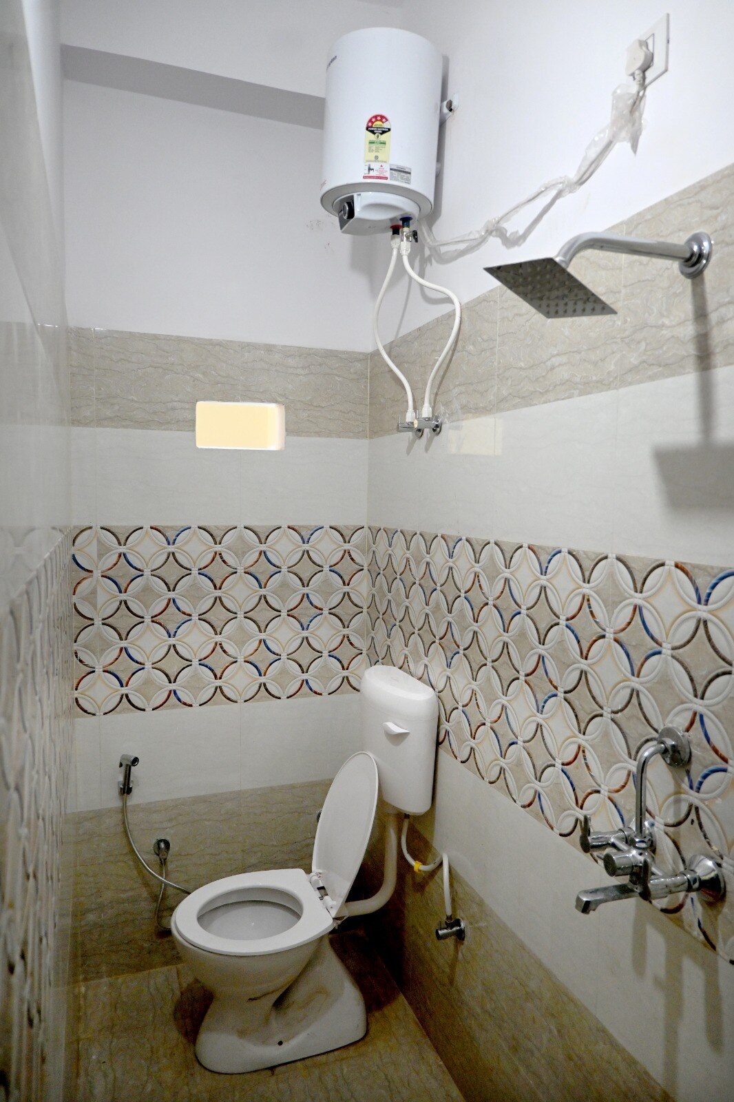Shree Kanth Guest House - Tap to explore photos