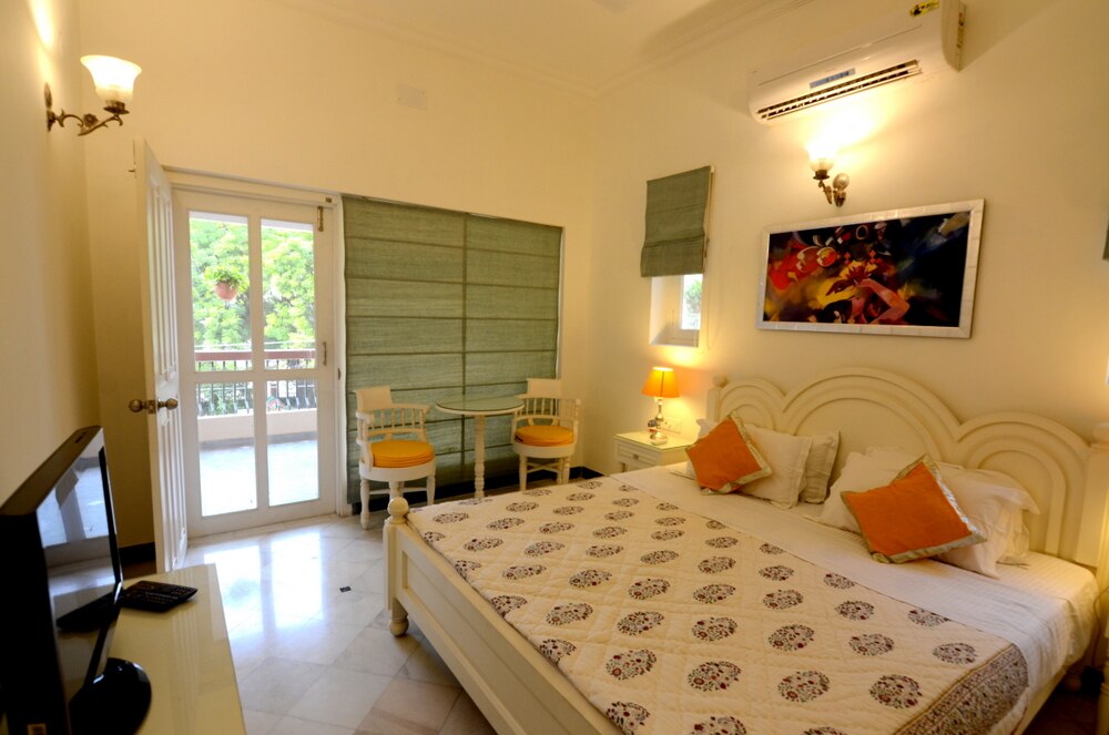 Aashray Home Stay - Tap to explore photos