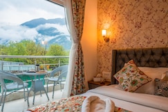 Moustache Pahalgam, Pahalgam