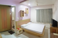 Krishna Palace, Karad